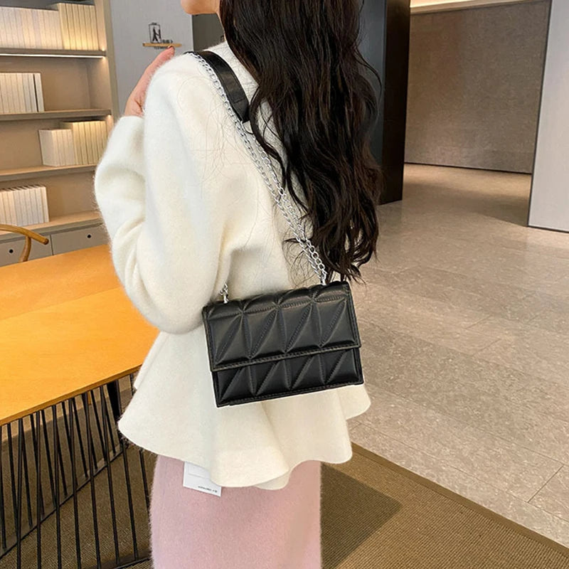 Nuvellea Chain Strap Shoulder Bag for Effortless Chic