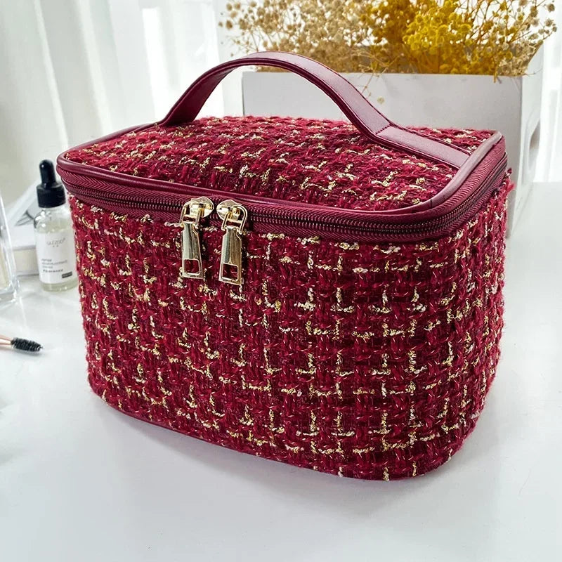 Elegant Beauty Bag for Travel and Daily Essentials