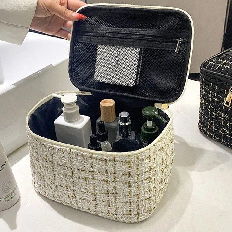 Elegant Beauty Bag for Travel and Daily Essentials
